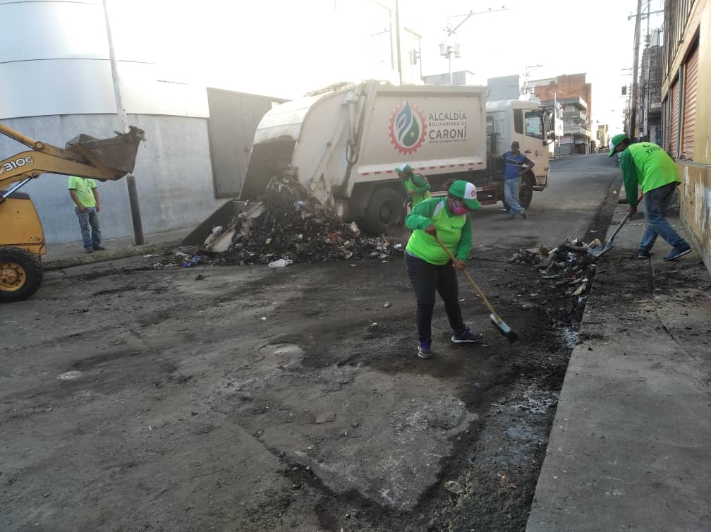 Alcalde de Caroní ordenó despliegue permanente de limpieza en mercado municipal de San Félix