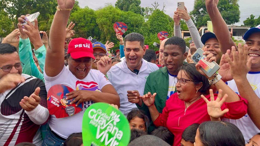 Tito Oviedo inauguró plaza-parque Jorge Antonio Rodríguez