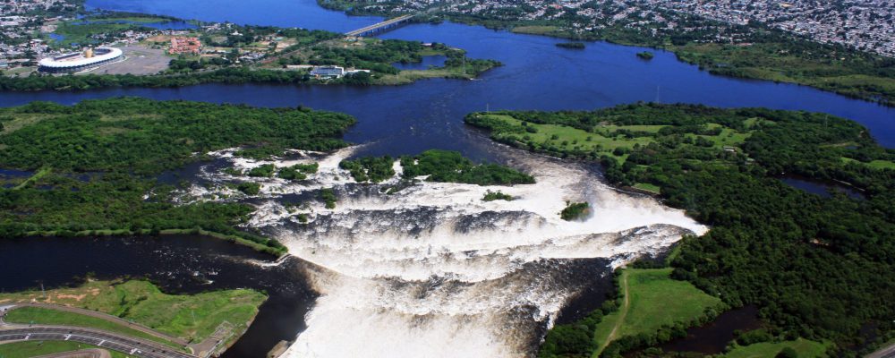 Aliviadero_del_embalse_Macagua