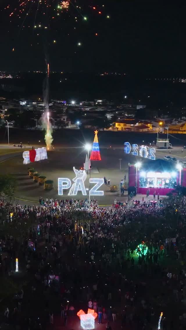 ¡Miren esta belleza desde el aire! La Avenida Paseo Caroní estalló de alegría con el encendido n...