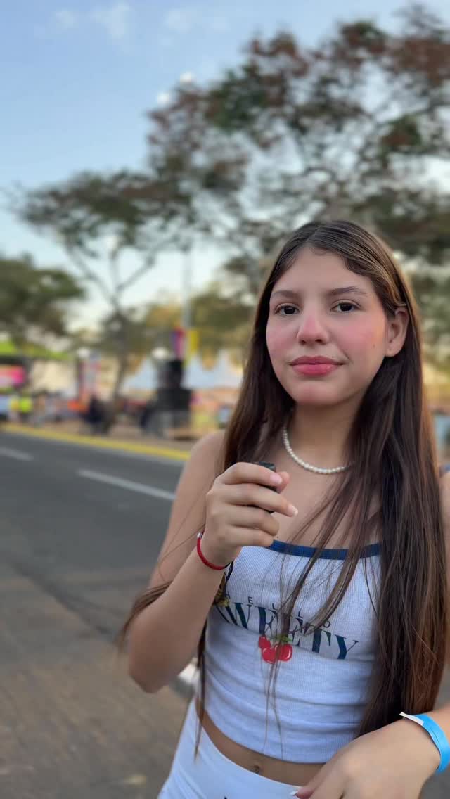 Como dice el eslogan este carnaval “Por La Paz y la Alegría” 🙃

Un regalo a los más pequeñ...