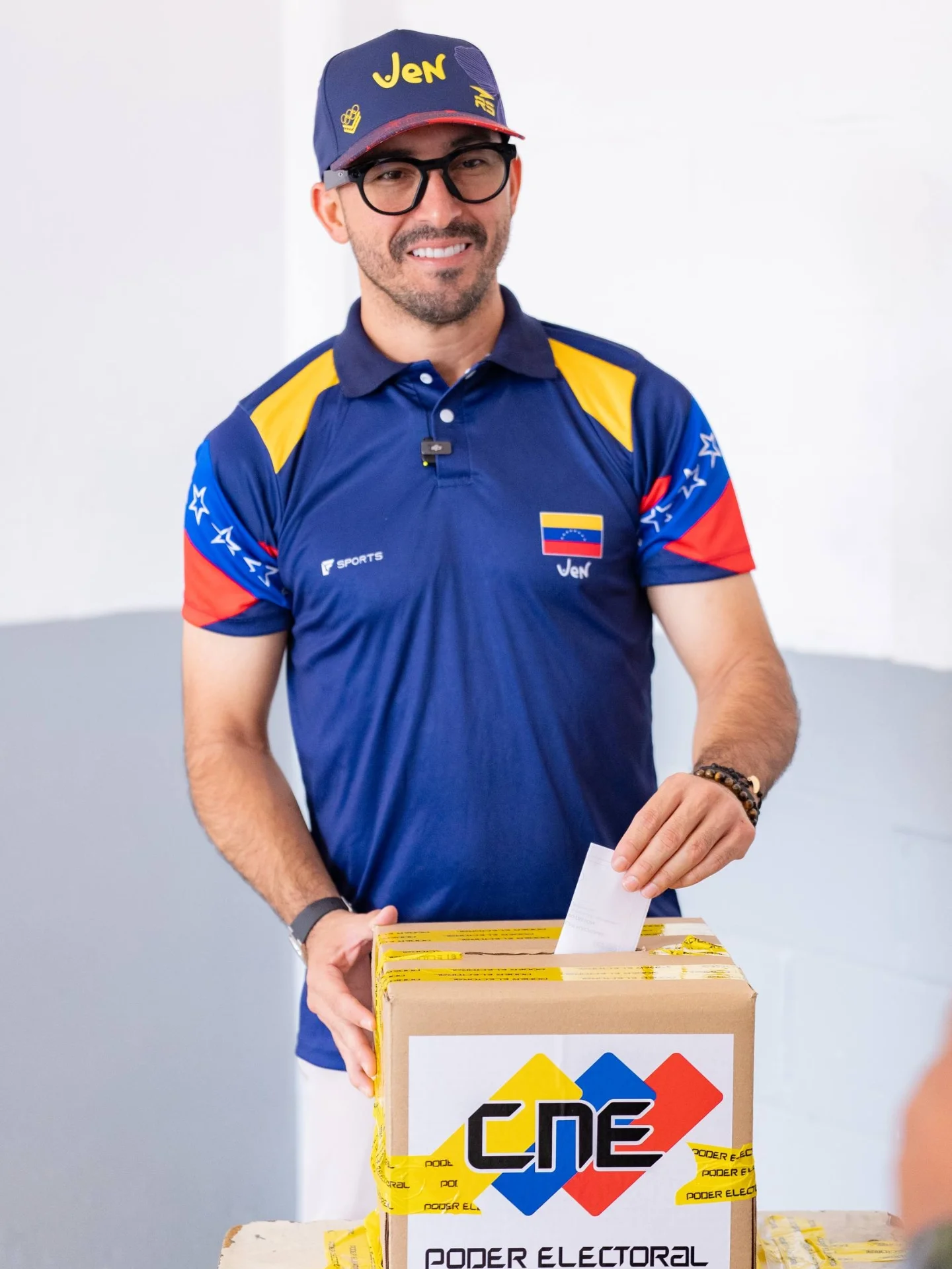 ¡Votando por lo nuestro! 
En el L.N. Joaquina Sánchez se siente la fuerza de un pueblo empoderado ...