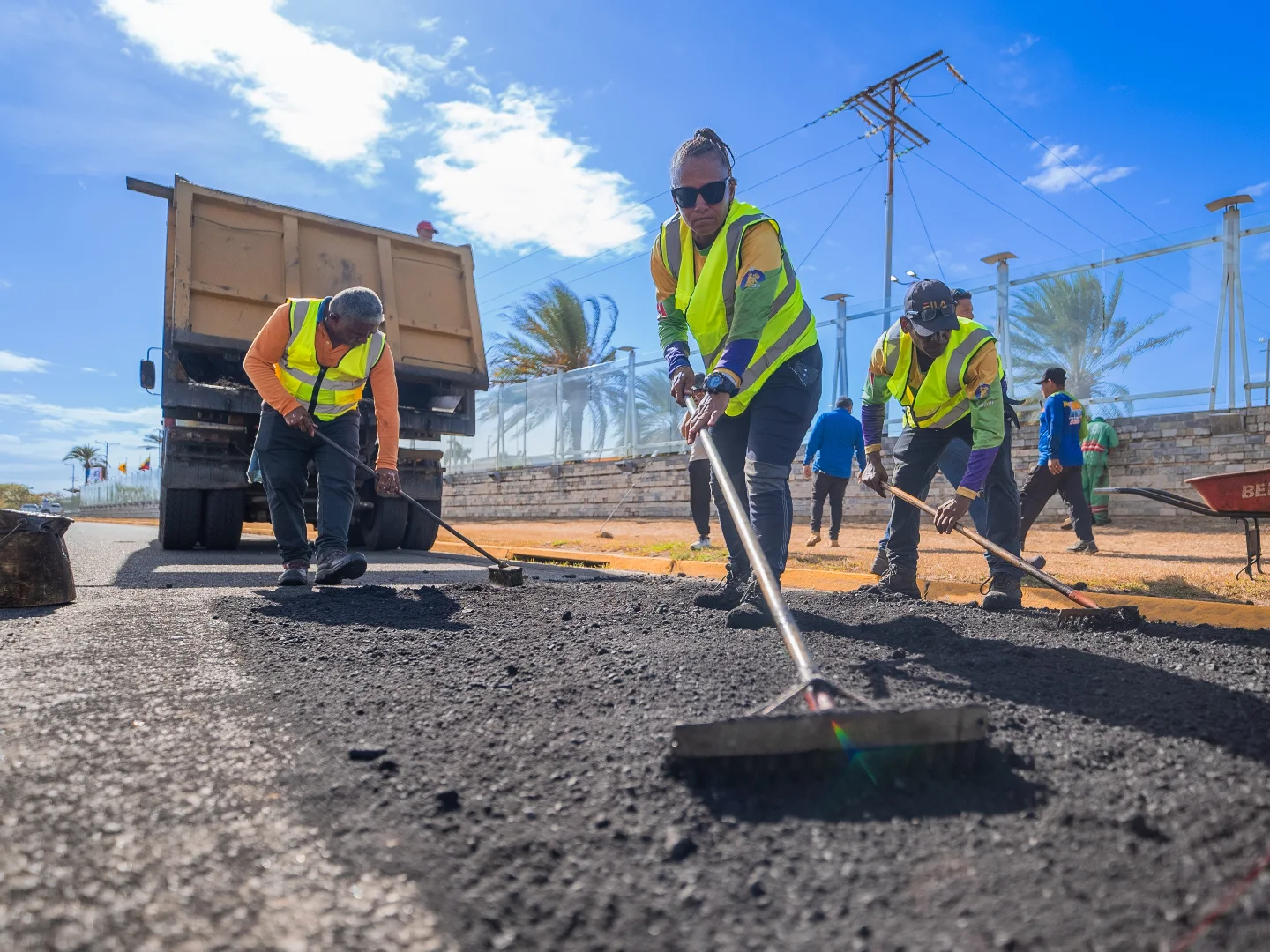 ​¡Más asfalto para Caroní! 

Desplegados en la Av. Guayana y Av. Caracas, recuperando la vialid...