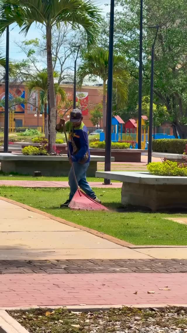 No son solo palabras, son hechos. Nuestras cuadrillas están desplegadas en las avenidas, parques y ...