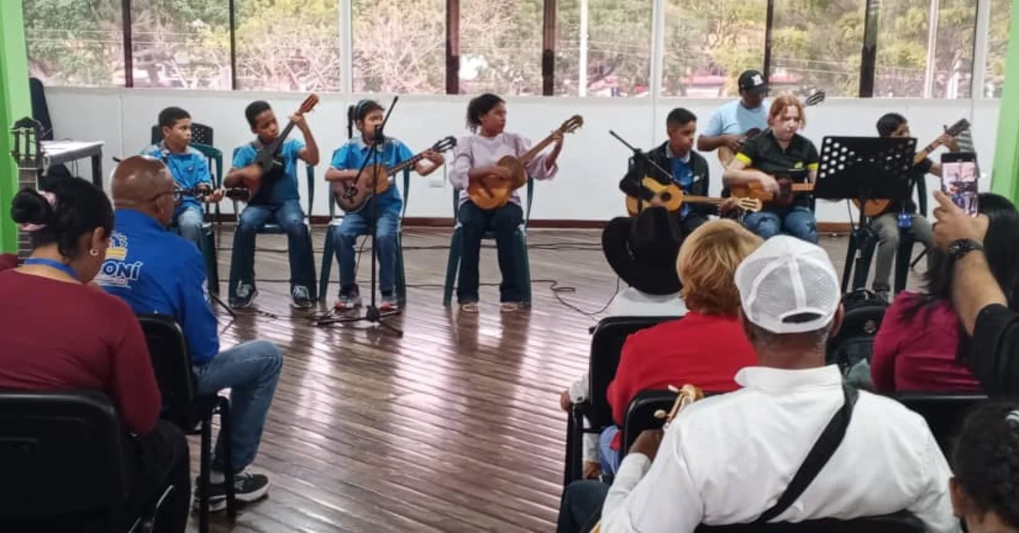 ​¡Las cuerdas de la Patria suenan en nuestra casa de música! 

Celebramos el mes del Cuatro Vene...