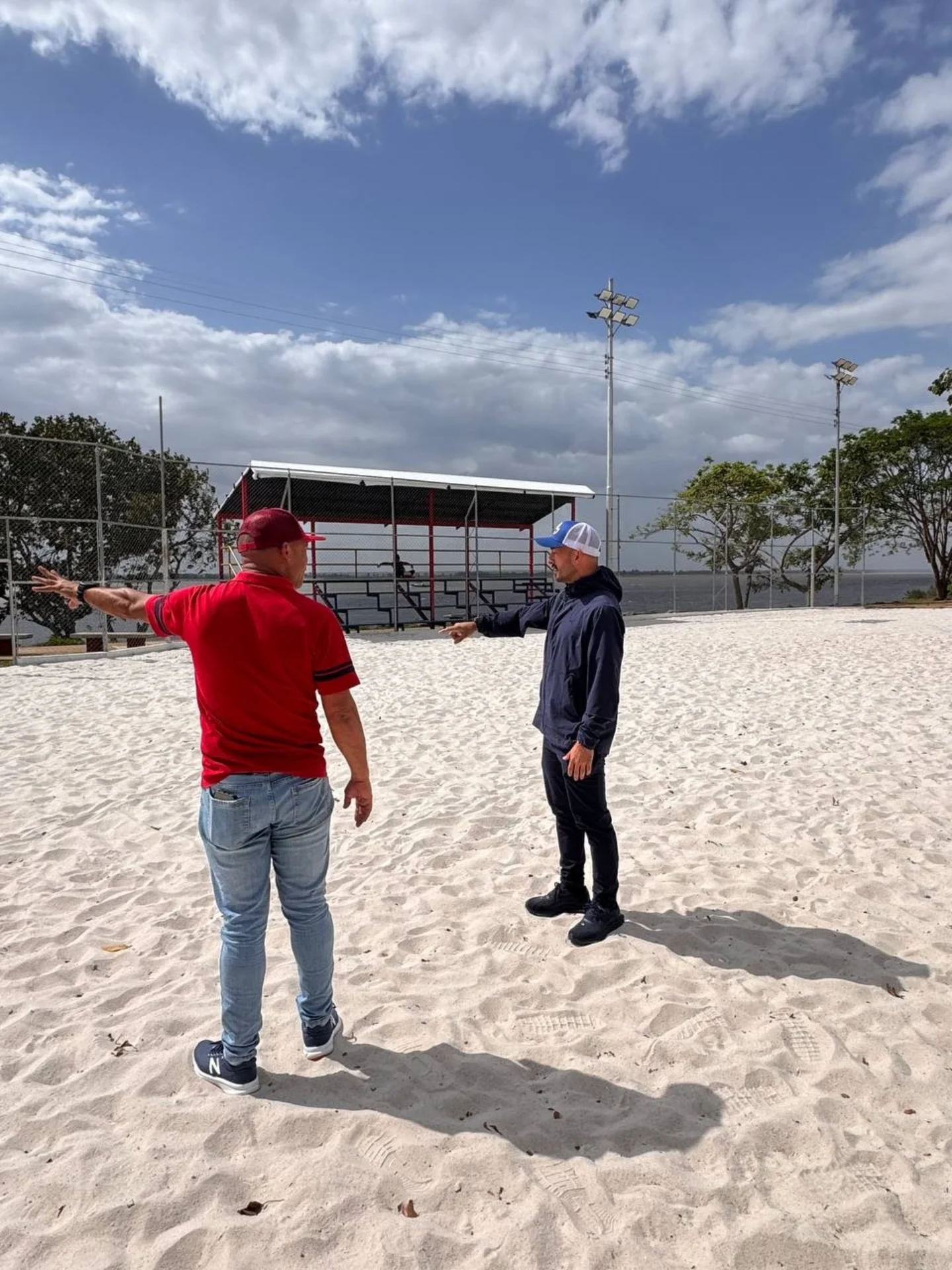 Desde el Malecón de San Félix, nos encontramos supervisando cada detalle de las canchas en el Comp...