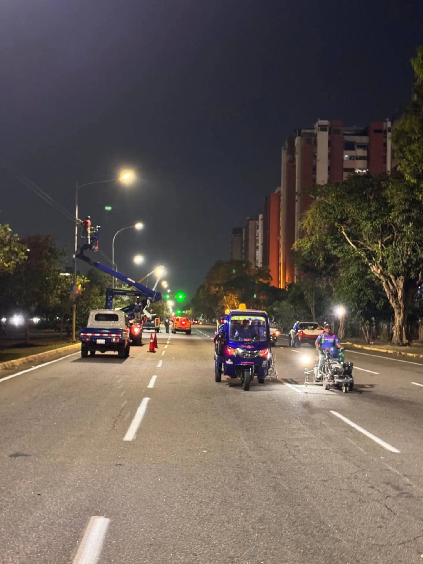 ​En el Municipio Caroní, no nos detenemos. Nos vinimos a la Av. Las Américas con todo el equipo ...