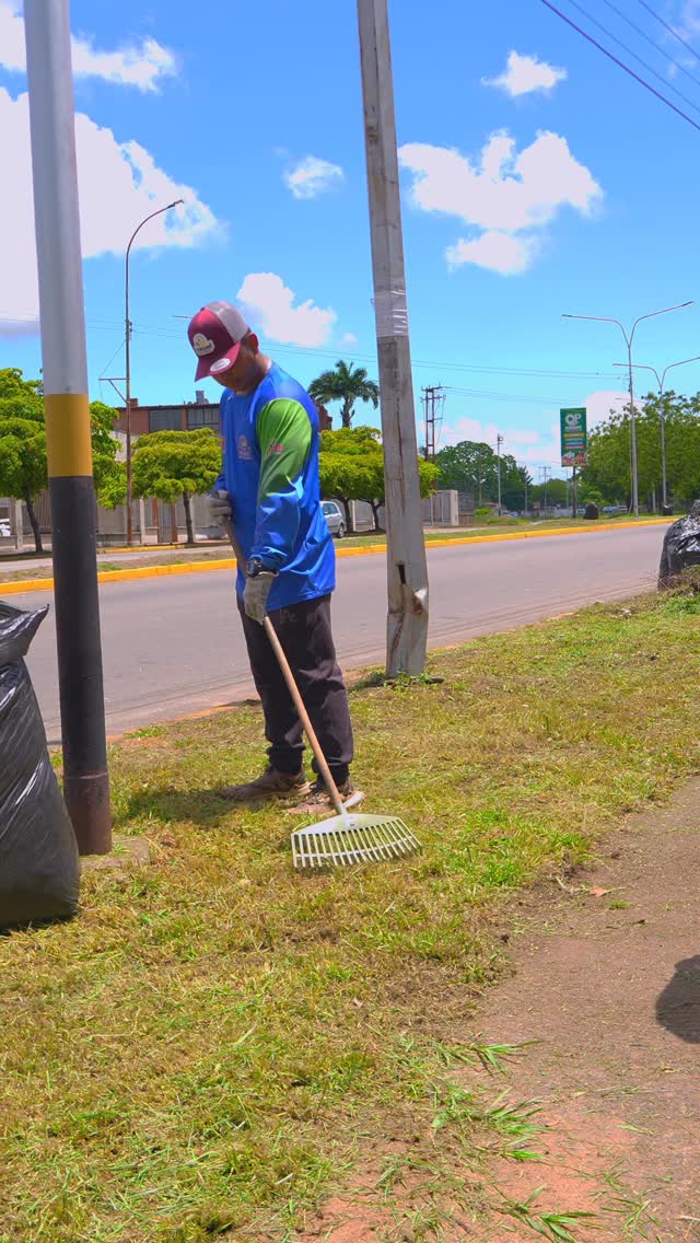 Seguro has visto al vecino que lanza el papelito a la calle, o al que saca la basura justo un minuto...