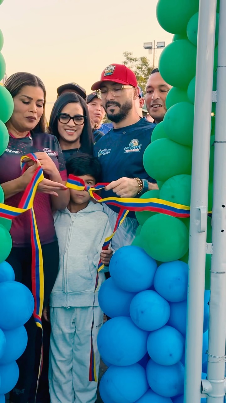 Familias de Caujaro cuentan con un espacio para el sano esparcimiento

En compañía del alcalde Yan...