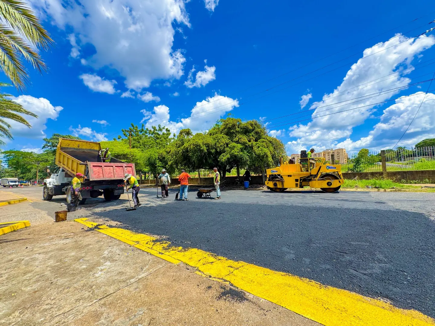 El plan de bacheo avanza a toda marcha para garantizarte vías más seguras y cómodas. Seguimos tra...