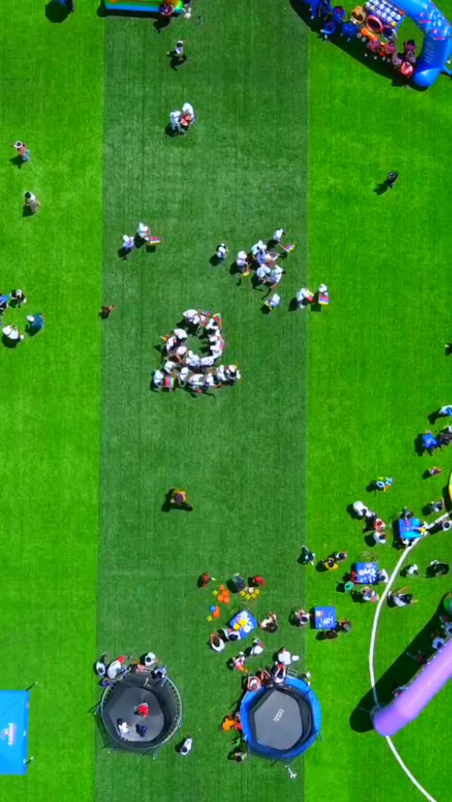 Lo que antes era solo tierra hoy se convierte en un espacio lleno de color, deporte y recreación pa...