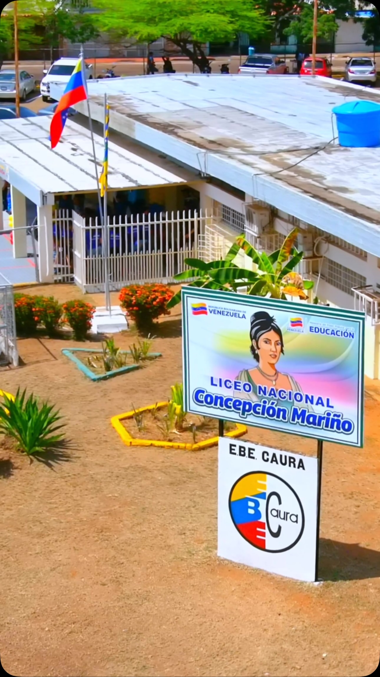 Estar en el Liceo Nacional Concepción Mariño y ver a nuestros muchachos reencontrarse en instalaci...
