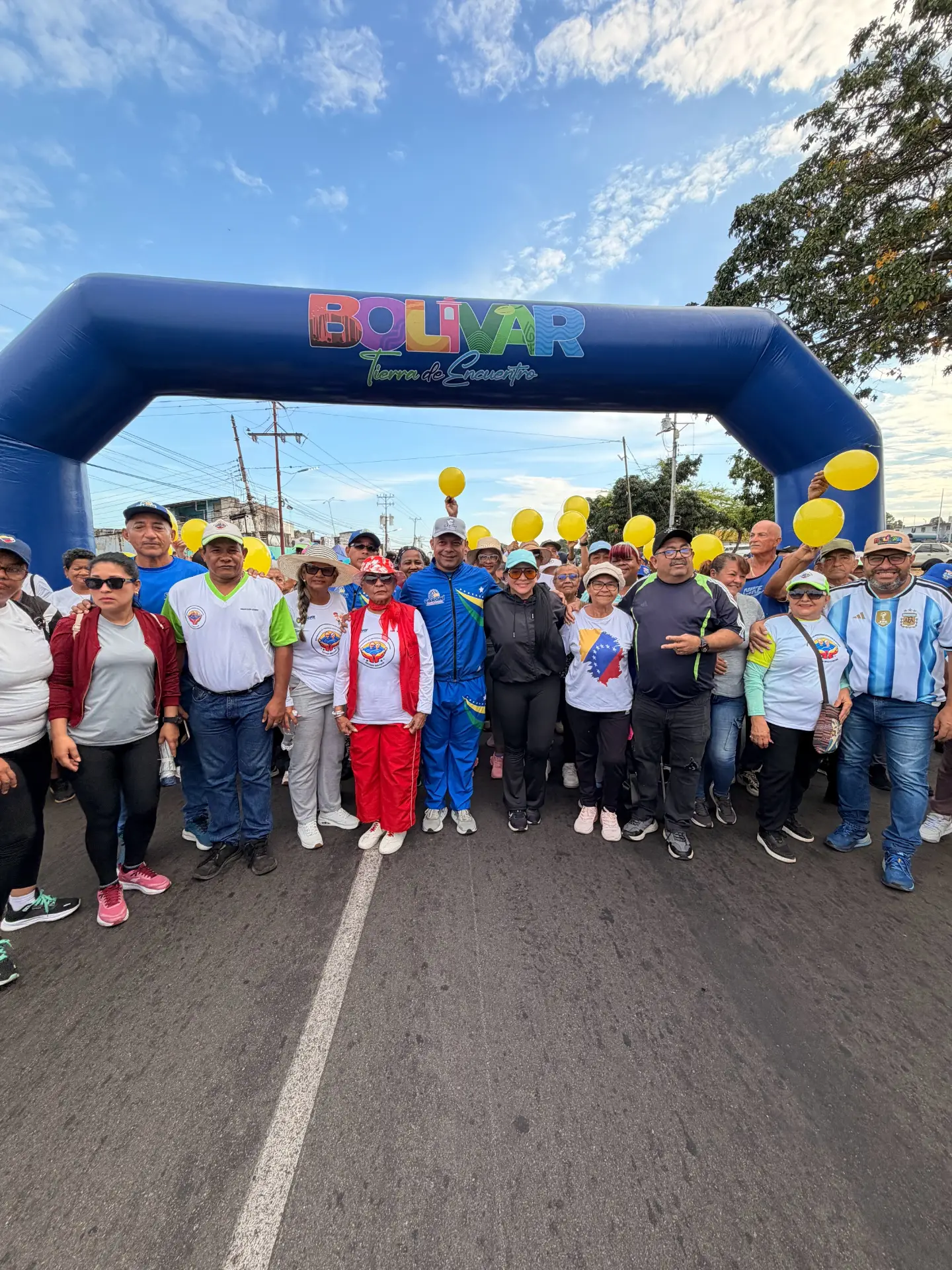 ¡Una jornada llena de alegría, salud y mucho corazón! 

 Así vivimos la caminata y bailoterapia ...